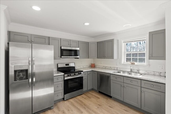 Building Photo - The Home You’ve Been Searching For! *Utili...