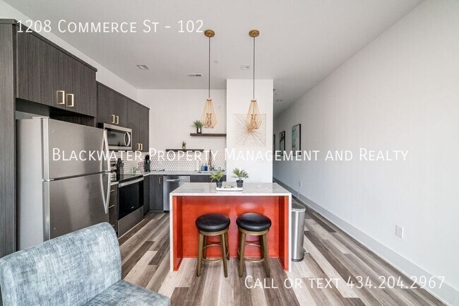 Building Photo - 1208 Commerce St