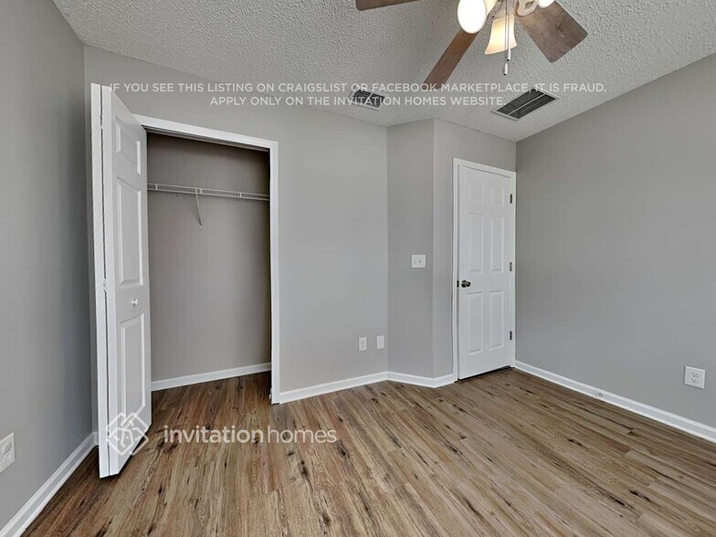 Building Photo - 1800 Northglen Cir