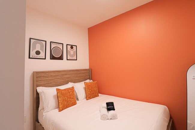 Building Photo - 1806 A St NE