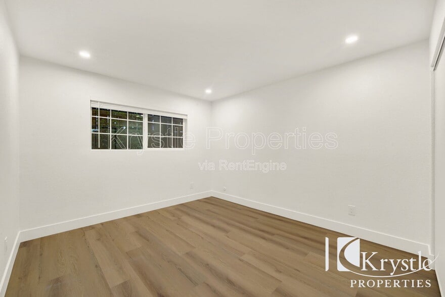 Building Photo - 451 E L St