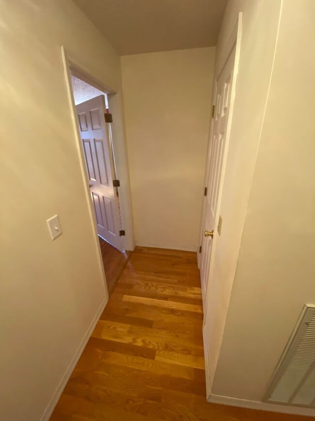 Building Photo - 2 Bed 2 Bath Home in Whites Creek. 20 minu...