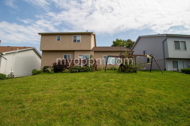 Building Photo - $1,022.50 Off Deposit! Pet Friendly, Spaci...