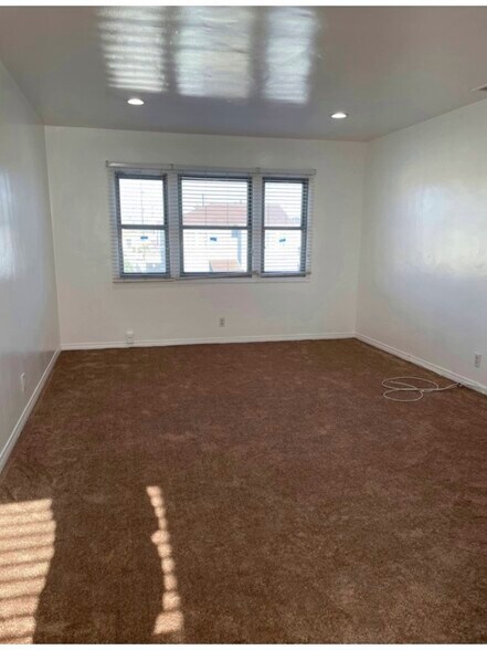 Living Room - 10045 S Wilton Plz