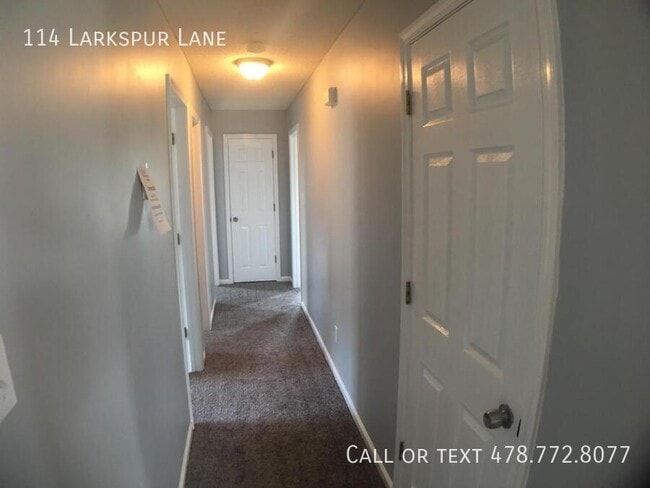 Building Photo - 114 Larkspur Ln