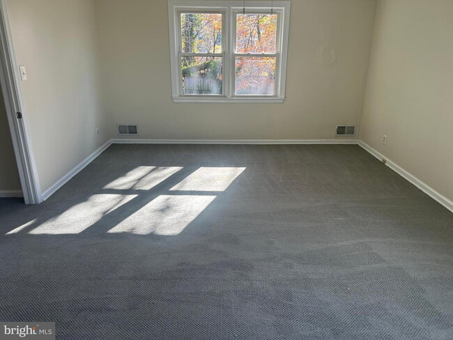 Building Photo - 3013 Nash Pl SE