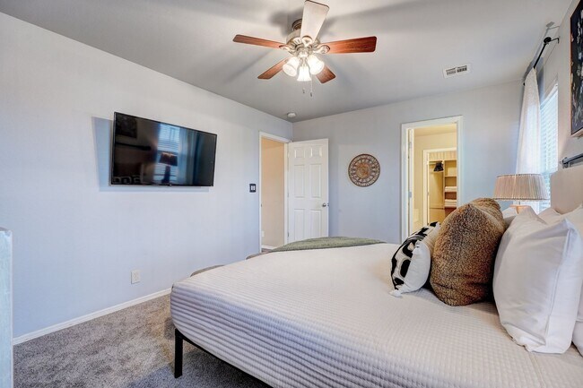 Building Photo - Turnkey Living in Owasso, Stylish Furnished 3-Bed Home with Pond & 2-Car Garage!