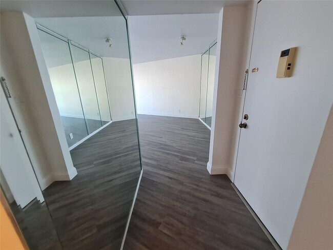 Building Photo - 6911 Environ Blvd