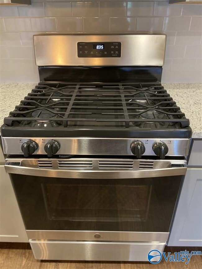 Building Photo - 440 Legend Oak Way SW