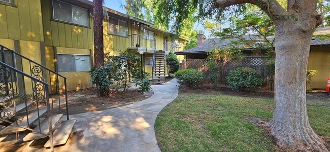Building Photo - Cozy apartment in Visalia