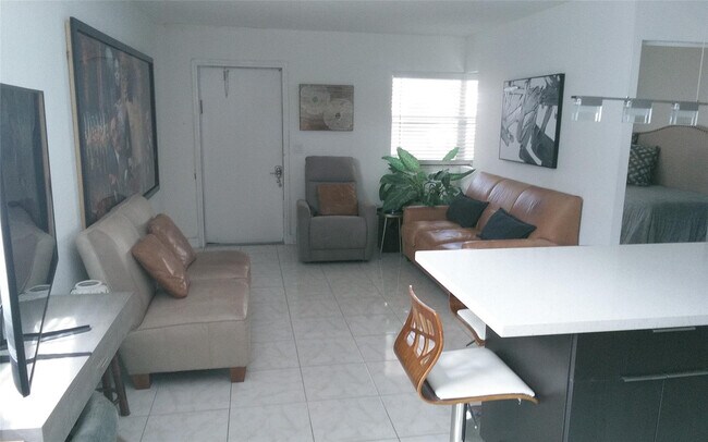 Building Photo - 307 Saxony Dr