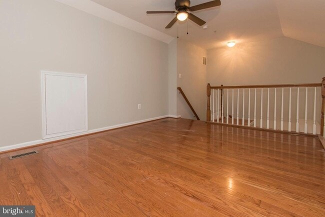 Building Photo - 117 Longpoint Way