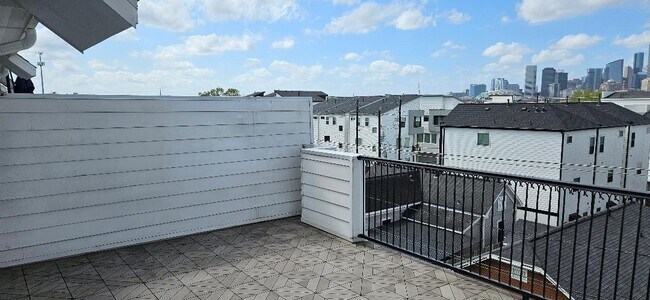 Building Photo - 712 Cage St