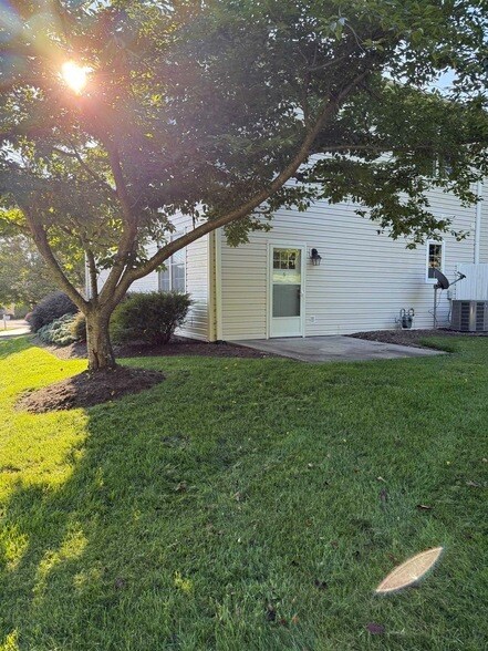 Building Photo - 2536 Blossom Trail W