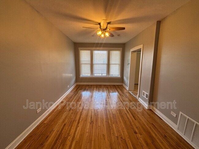 Building Photo - 4640 S St Lawrence Ave