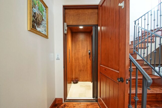 Building Photo - LUXURIOUS & FULLY FURNISHED, 2800 SQ FT WALKSTREET HOME W/ GREAT OCEAN VIEWS, LARGE DECK, 3 BALCO...