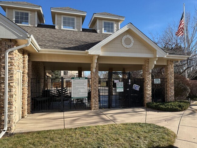 Building Photo - Newly updated 2 story townhome with single car garage in Littleton