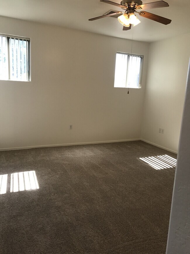 Building Photo - 3 bed 2 bath Home in Cottonwood Commons Contact Property Pros Go to rentprosaz.com look under Vac...