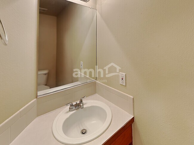 Building Photo - 34607 Rocky Ct