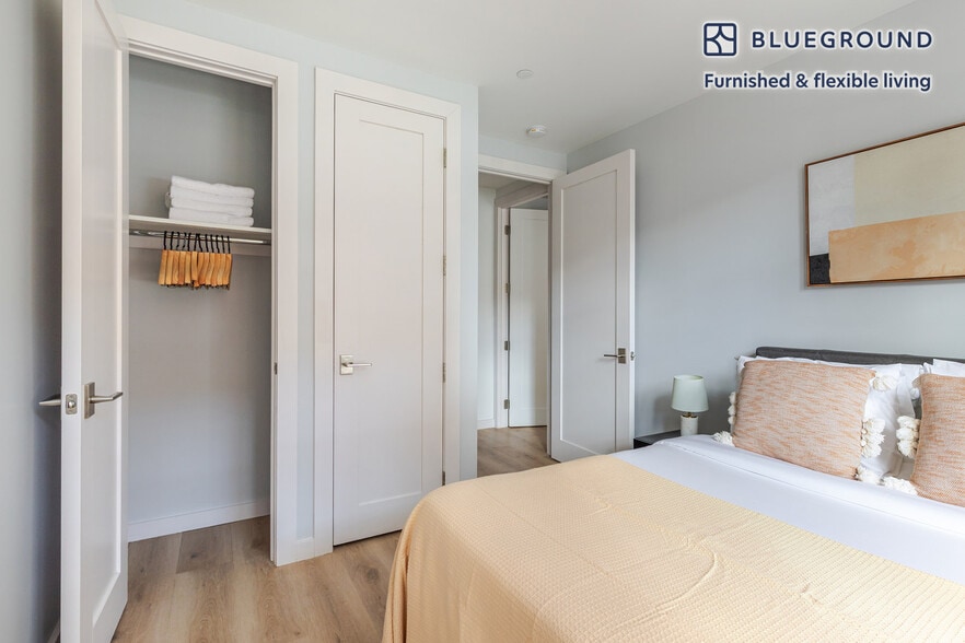 Building Photo - 68 Gold St