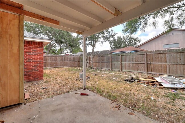 Building Photo - 6405 Clairfield St