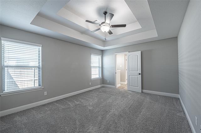 Building Photo - 325 Paloma St