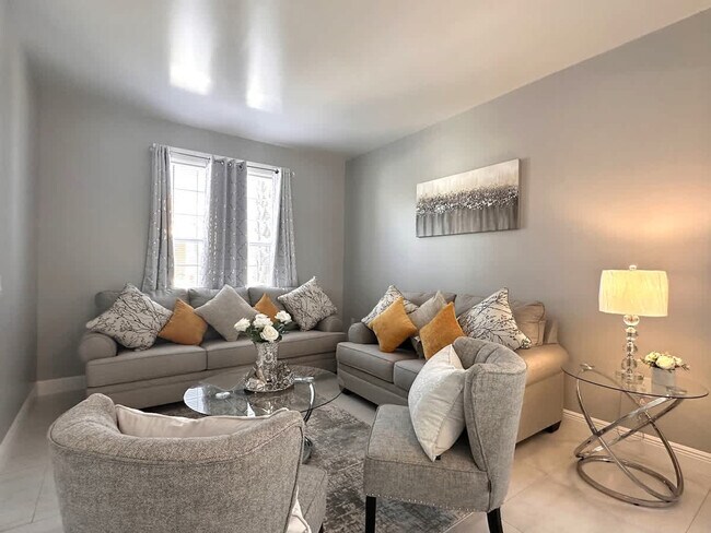 Building Photo - 421 Cabello Dr