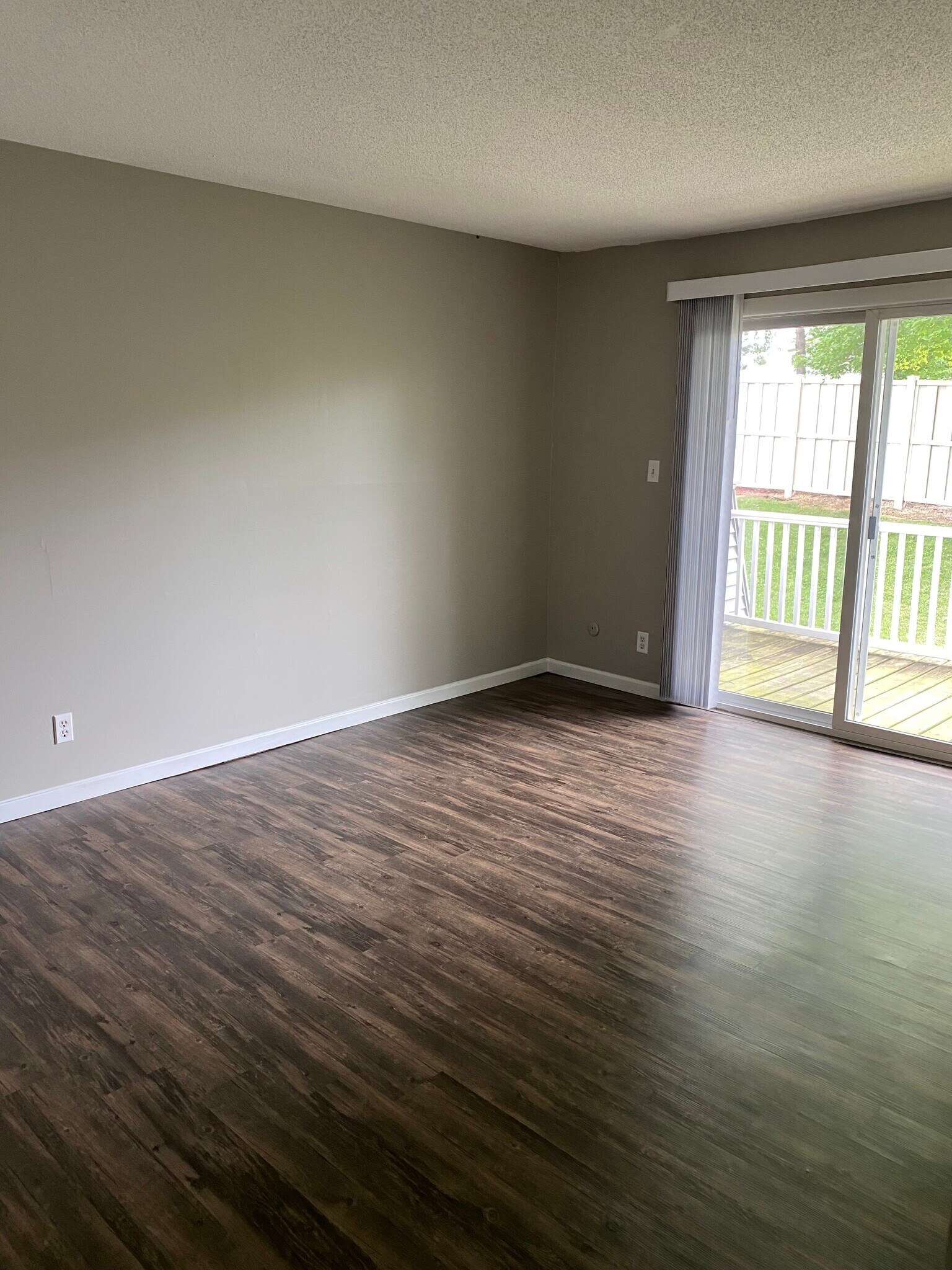 living room with patio - 2622 W Willowlake Dr