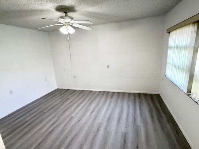 Building Photo - 1101 Bahama Bend