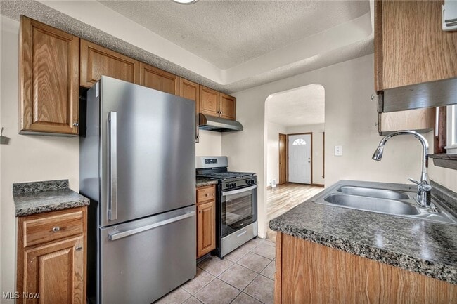 Building Photo - 10213 Dove Ave