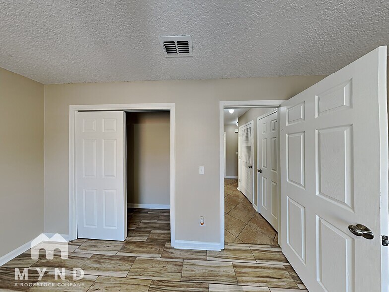 Building Photo - 7978 Lavender Ln