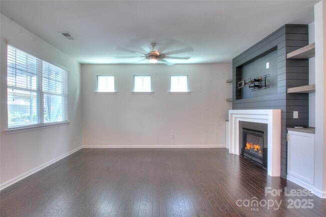 Building Photo - 3007 Silverwood Dr