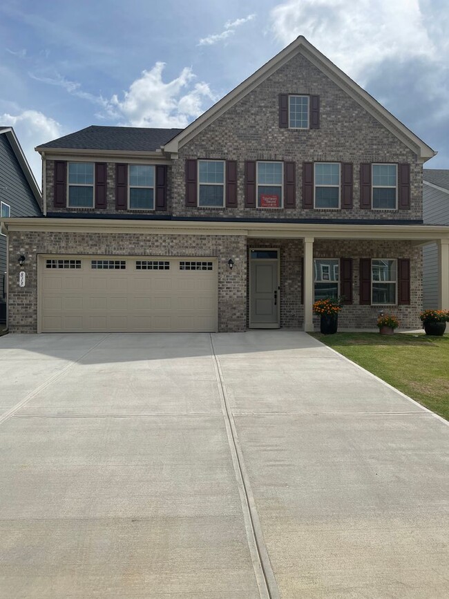 Building Photo - 5 Bedroom 4 Bath home in the Woodruff, Bra...