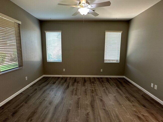 Building Photo - 4560 E Murrieta Rd