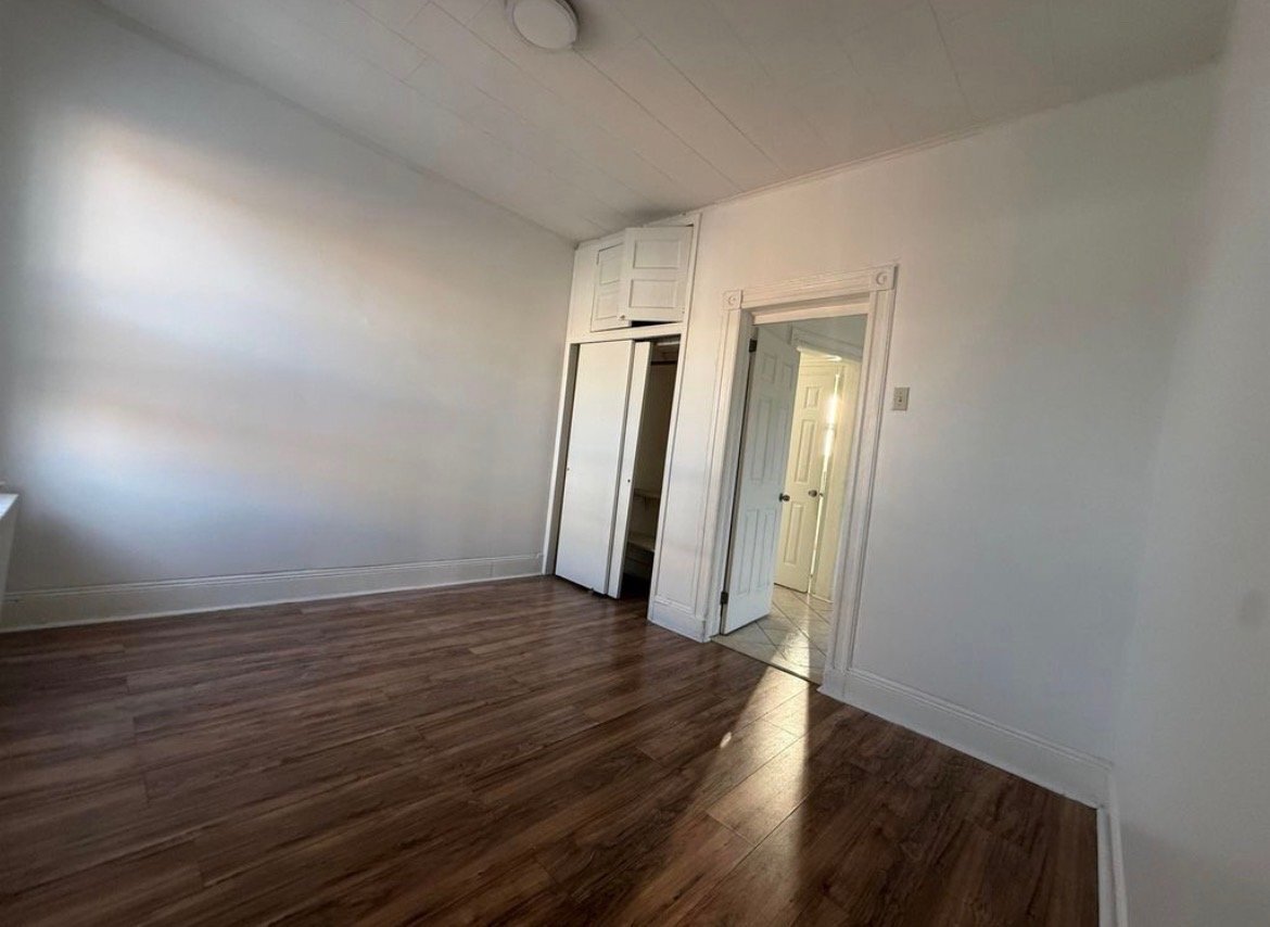 Building Photo - 606 59th St