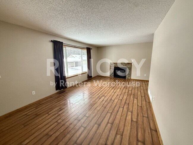 Building Photo - 6762 Gretchen Ct N