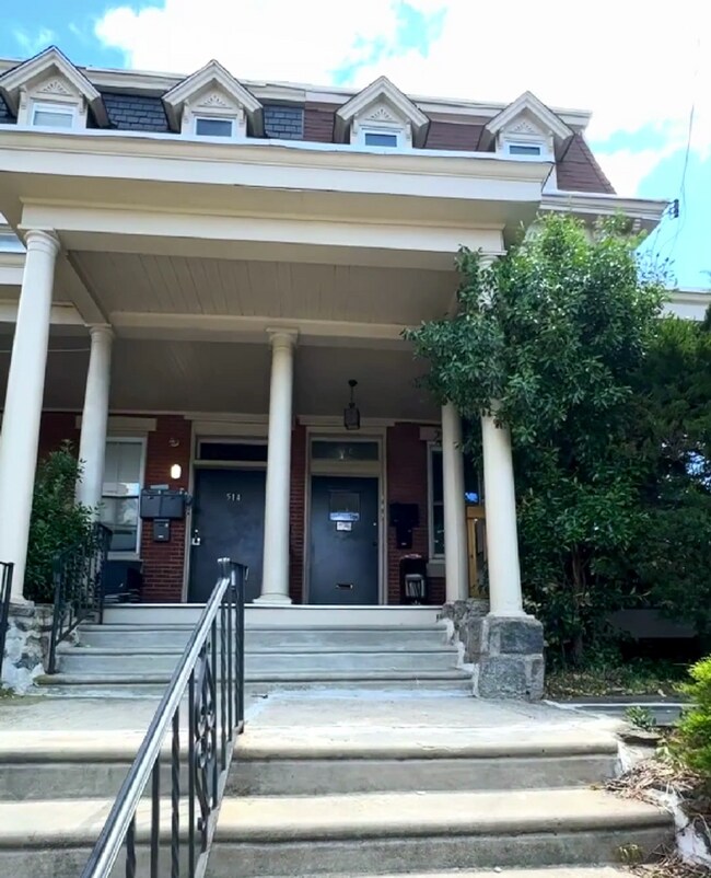 Building Photo - 516 W Queen Ln