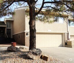 Building Photo - WonderfulTwo Bedroom/Two Bathroom Townhouse