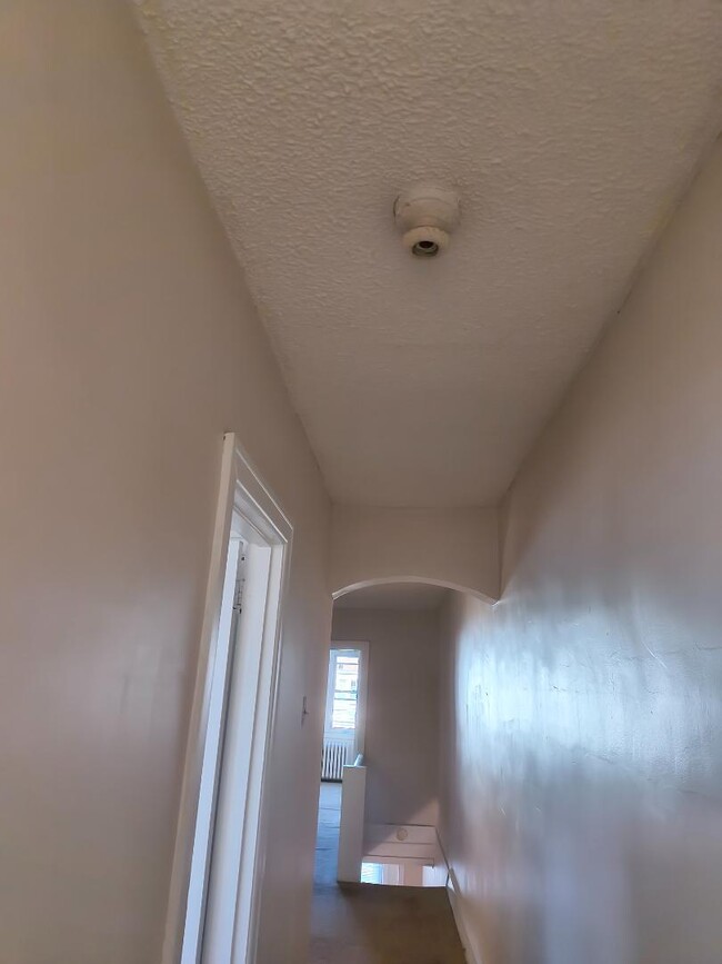 Building Photo - 616 E Wyoming Ave