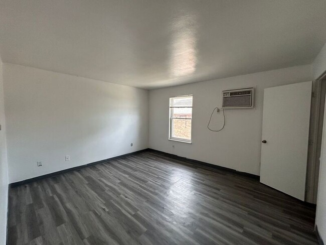 Building Photo - 227 Gilbert Ave