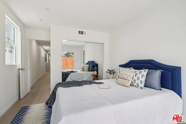 Building Photo - 1677 E 111th St