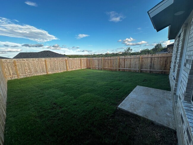 Building Photo - 3 Bedroom and 2 Full bathroom Duplex in Co...