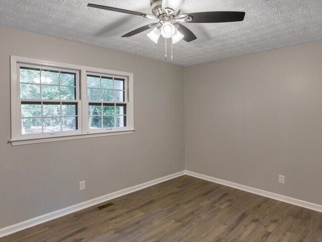 Building Photo - 2501 Sandy Ct
