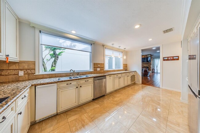 Building Photo - 2819 Bering Dr