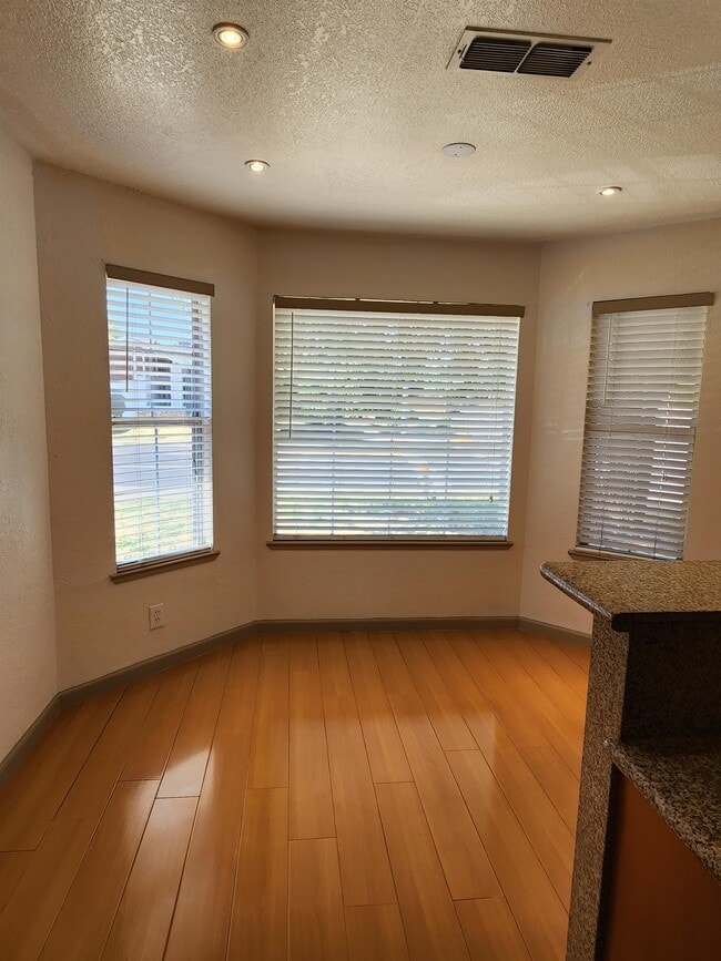 Building Photo - 4570 Armadale Way