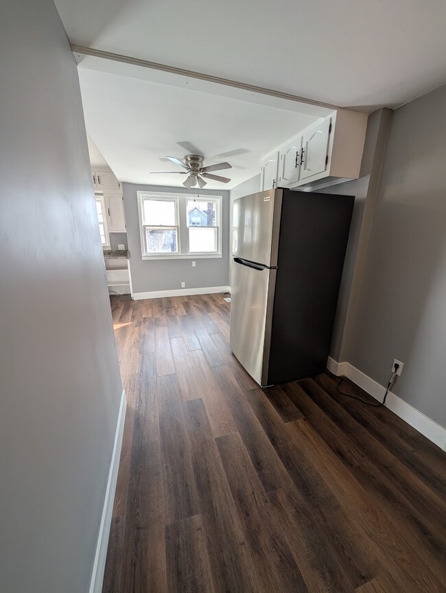 Building Photo - 621 SW Oakley Ave