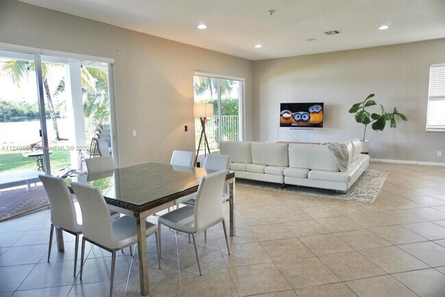 Building Photo - 878 Lavender Cir