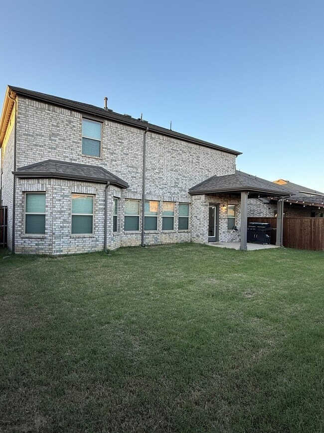 Building Photo - Spacious 5BR House in Pilot Point