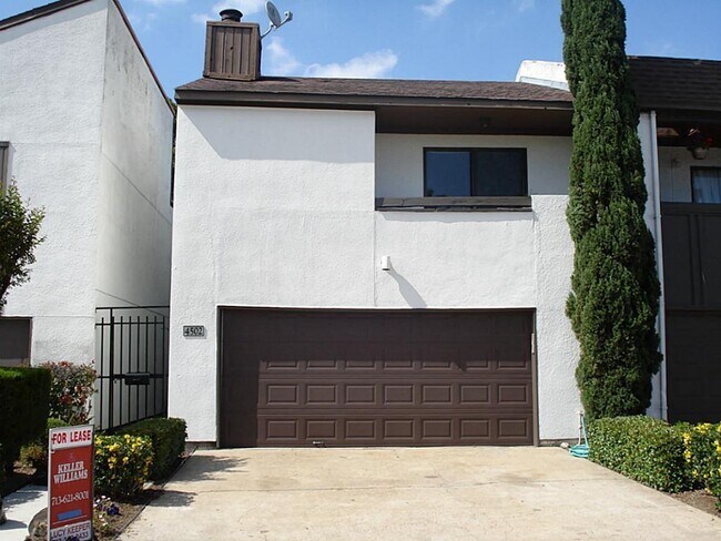 Building Photo - 4502 Medinah Pl