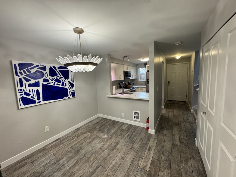 Building Photo - 9612 NE 121st Ln